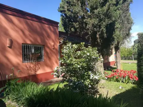 Casa en Venta con 3 cocheras