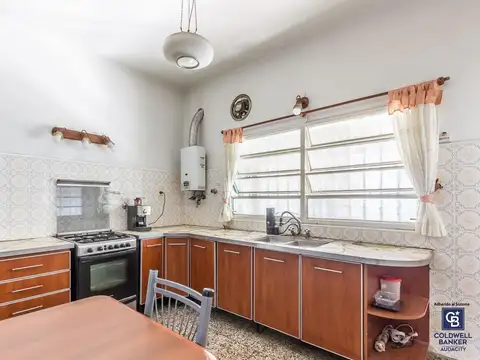 Casa en Venta con 4 cocheras