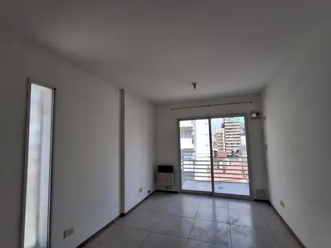 Departamento en alquiler 1 dormitorio al frente con balcón Centro