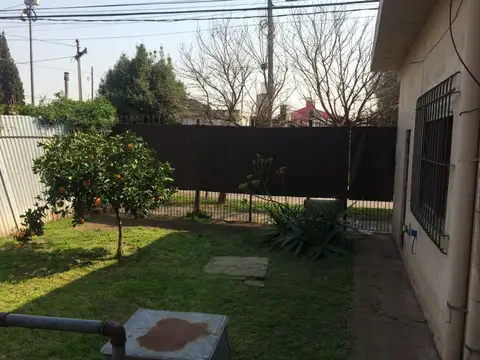 Casa 4 ambientes con 1 baño