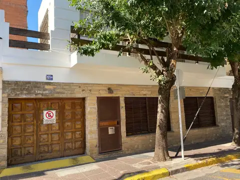 CASA EN 2 PALNTAS SOBRE LOTE DE 13.00 X 11.00