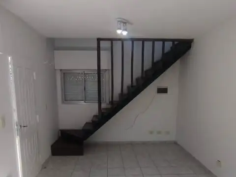 Depto Tipo Casa en Venta de 2 ambientes