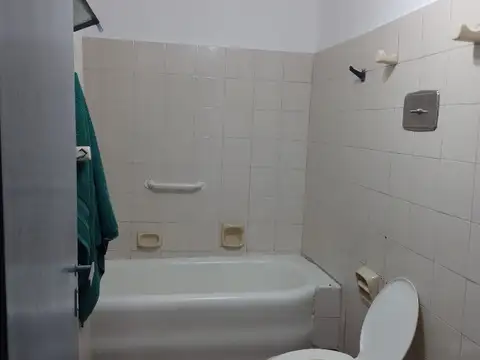 Depto Tipo Casa en Alquiler con 1 cocheras