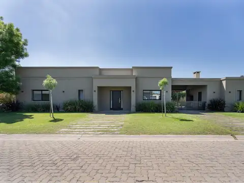 Venta de Casa en Valdevez sobre lote de 932m2 APTO CREDITO