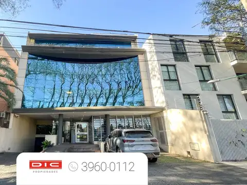 Oficina en Acassuso , en semipiso con varios despachos .