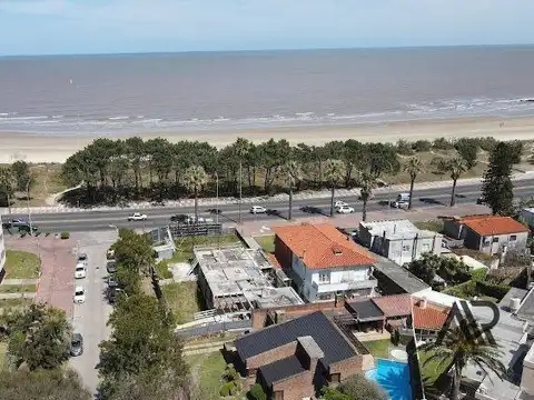 Apartamento en venta de 3 dormitorios c/ cochera en Punta Gorda