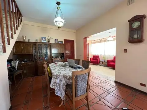 Casa 5 ambientes con 4 baños