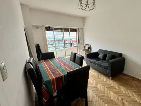 Venta de departamento de 3 ambientes con patio en Monserrat