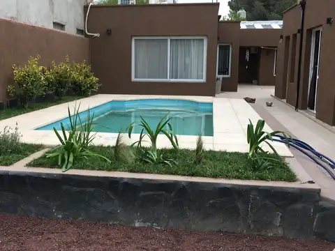 Venta Casa+Quincho y Piscina, Apta Credito Centenario