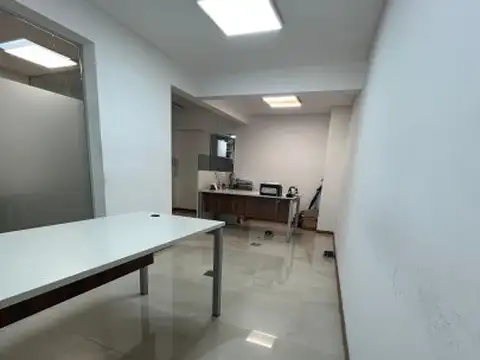Oficina en Alquiler en Centro, $ 680.000