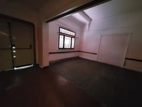 GRAN CASONA INGLESA- USO COMERCIAL- EXCELENTE UBICACION