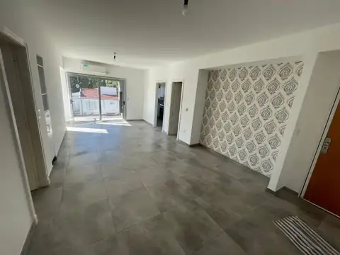 Don Bosco 100, Piso 1