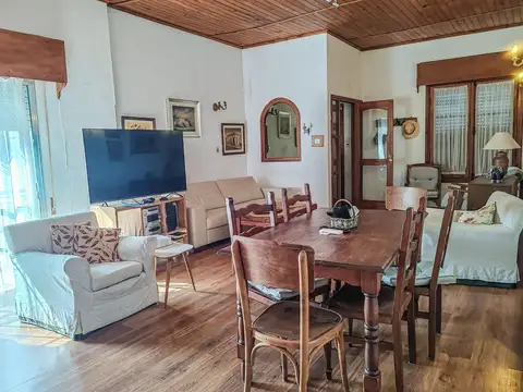 Casa 9 ambientes con 3 baños
