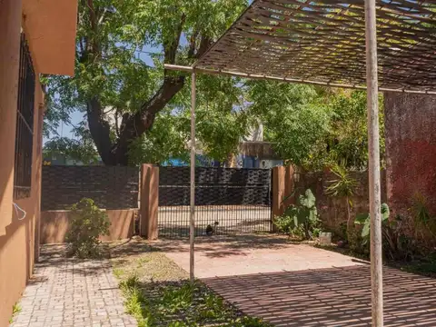 Casa 5 ambientes con 1 baño