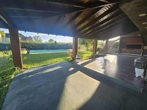 Casa en Venta con 4 cocheras