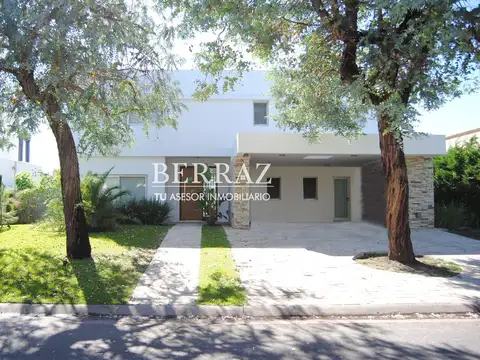 Casa venta de 7 ambientes al río en San Marco Villanueva lote de 900 m2