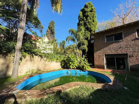 Casa 5 ambientes con 2 baños