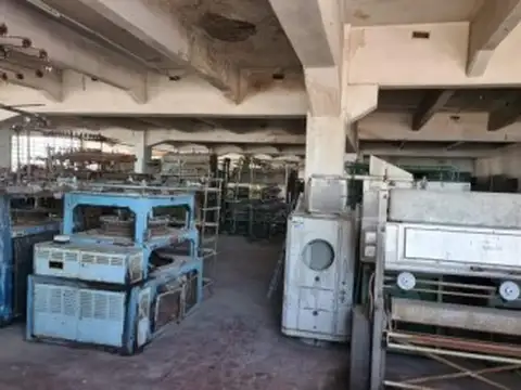 Galpón de 4500m2 en 3 plantas S/ 2 calles