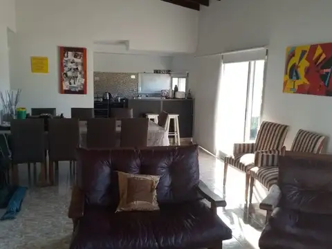 VENTA CASA 4 AMBIENTES PILETA LOMA VERDE ESCOBAR