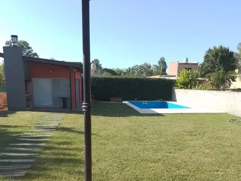 Casa en Venta con 4 cocheras