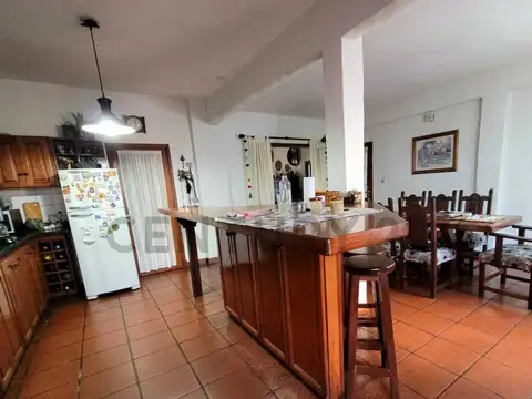 VENTA CASA 4 AMBIENTES, DOS PLANTAS CON ESCRITORIO, VILLA PRIMERA MAR DEL PLATA