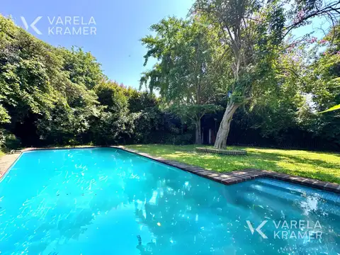 Casa en Venta con 3 cocheras