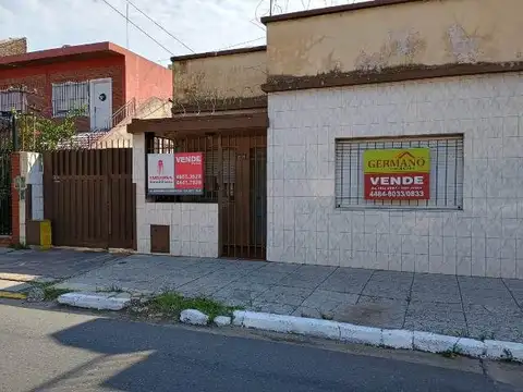 Casa y Depto.- Lote 430 m2. a 50 mts.  Avda Juan M.  Rosas