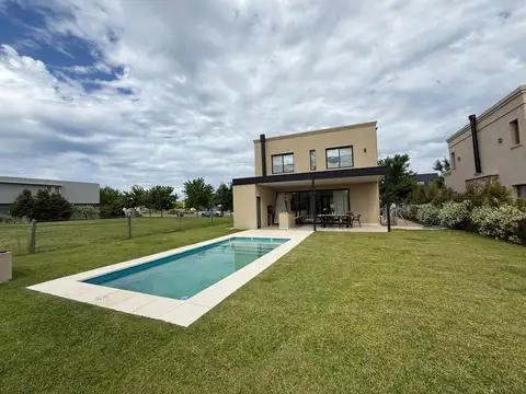 Casa en Alquiler al Norte