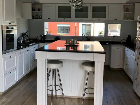 Casa de 5 ambientes en complejo Casuarinas Premium, Canning. A 3oo mts de la Ruta 58 Km 9.