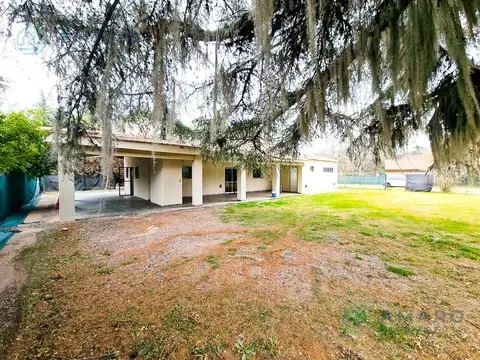 · Venta · Casa · 3 Dormitorios · Parque · Piscina · Galería · Garita 12 · Funes