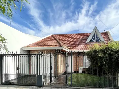 Casa en Venta en Doctor Garona  al 900