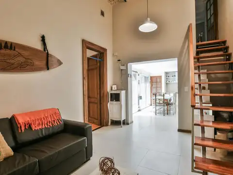 Casa de pasillo a la venta con patio dos dormitorios