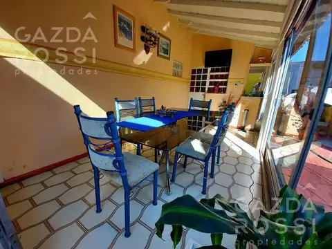 Casa 7 ambientes con 2 baños