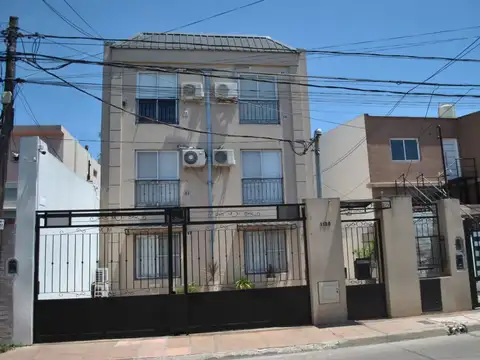 Venta de Ph de 2 ambientes con parque de uso común