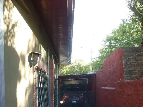 Cnel M Echenagucia 1427 e/ Eva Peron y Cafferata