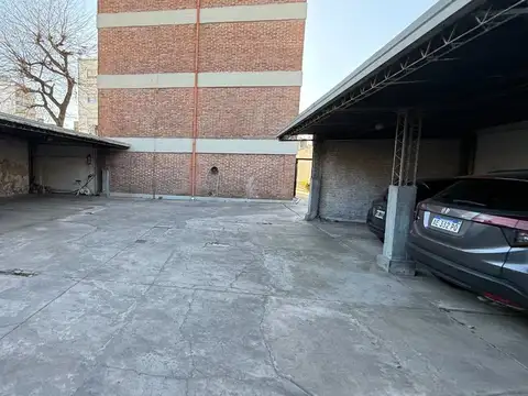 Cochera en venta en La Plata cubierta
