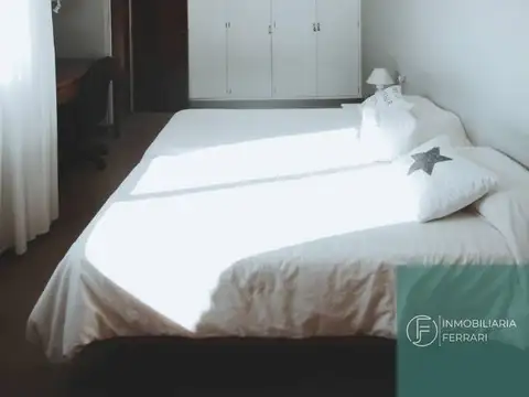 Casa en Venta con 3 cocheras