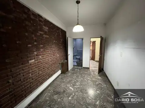 Casa 8 ambientes con 2 baños