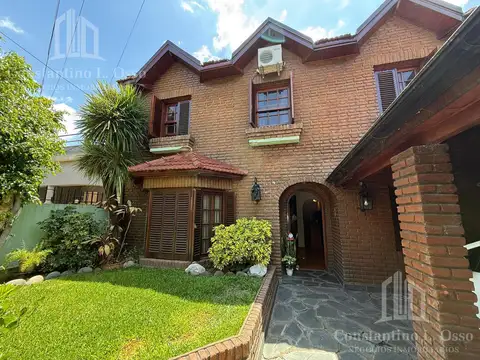 Casa con jardin y pileta - Remedios de Escalada centro - Venta