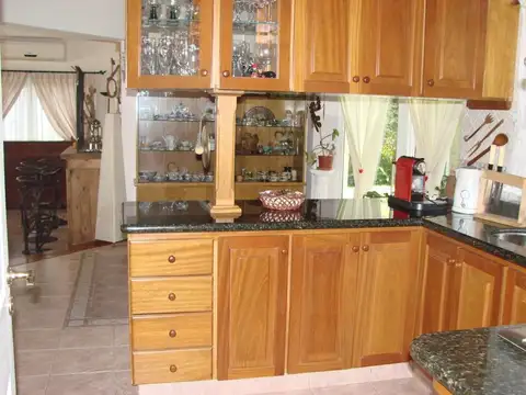 Casa 5 ambientes con 2 baños