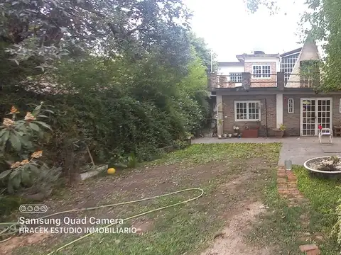 Casa con muy amplio lote en Villa Udaondo