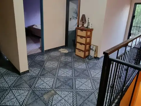 ¡Gran oportunidad - Financiación directa! Casa con 5 Dormitorios + Local + 2 Cocheras Cubiertas