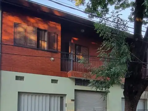 ¡Gran oportunidad - Financiación directa! Casa con 5 Dormitorios + Local + 2 Cocheras Cubiertas