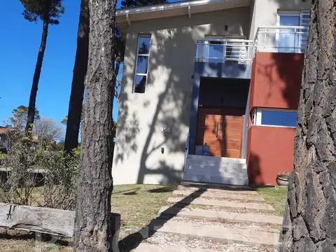 VENTA CASA DE 6 AMB EN BARRIO ALAMOS