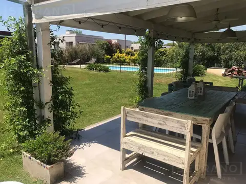 MJR. Casa en alquiler temporal Año nuevo y Enero. Estancias del Pilar