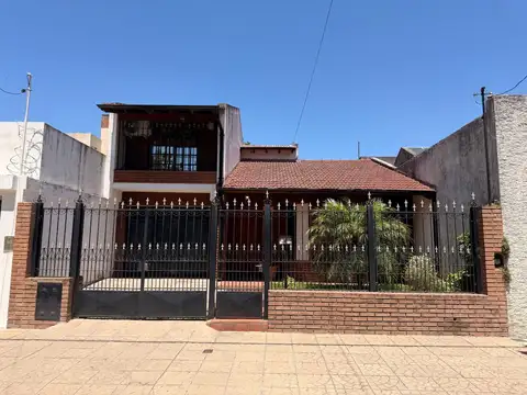 Casa de 3 dormitorios en venta en el centro Zárate!
