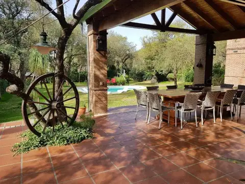 LOMAS DE LA CAROLINA! CASA EN VENTA 4 DORMITORIOS- 2 SUITES EN PLANTA BAJA