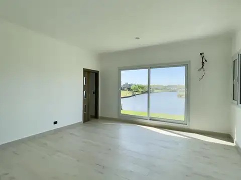 Casa en Venta con 6 cocheras