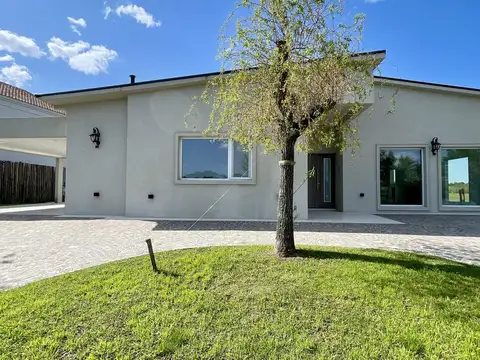 Casa en El Cazal al rio en venta - Barrio Nautico