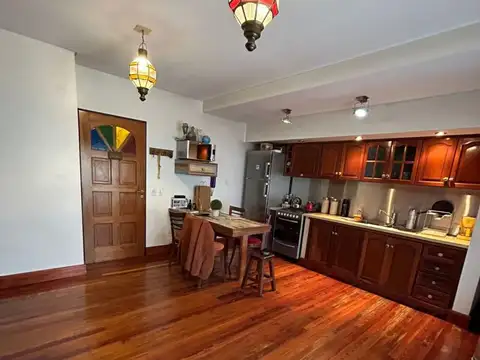 Av. Larrazabal 300, Piso 1